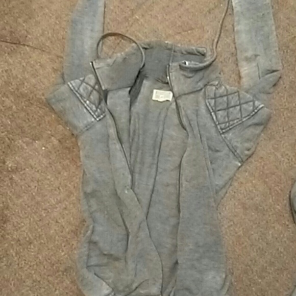 1 hoodie by aero and 1 jacket by converse take bot - Picture 3 of 3